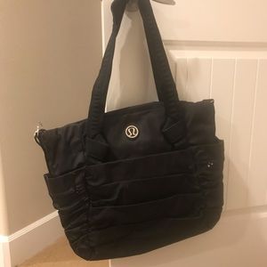 Lululemon triumphant bag